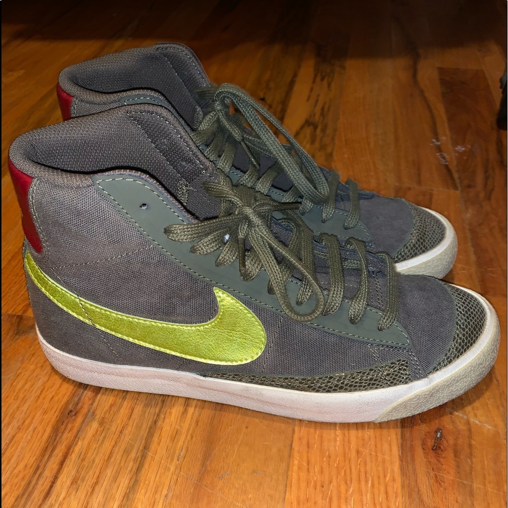 Nike Women's Blazer '77